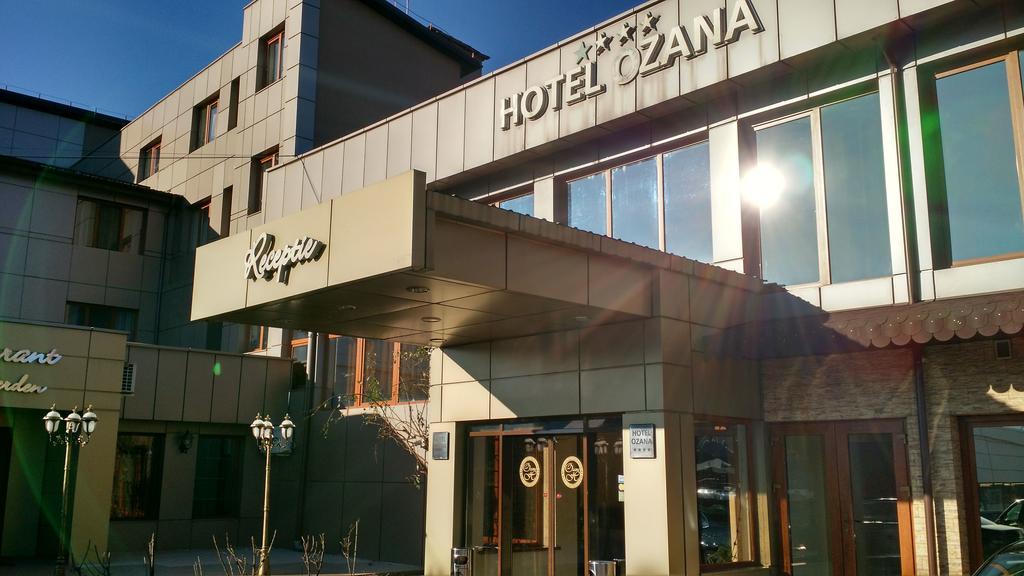 Hotel Ozana Bistriţa Exterior foto